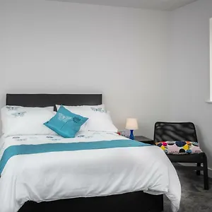  Holiday home Fantastic Large House With Private Parking United Kingdom